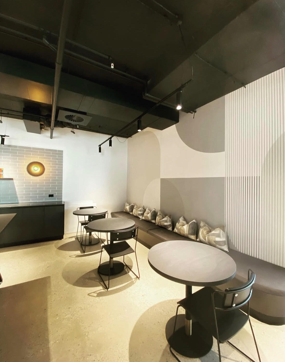 Untitled A collection of projects showcasing quality workmanship, premium finishes and attention to detail across homes, businesses and bespoke decorative spaces.